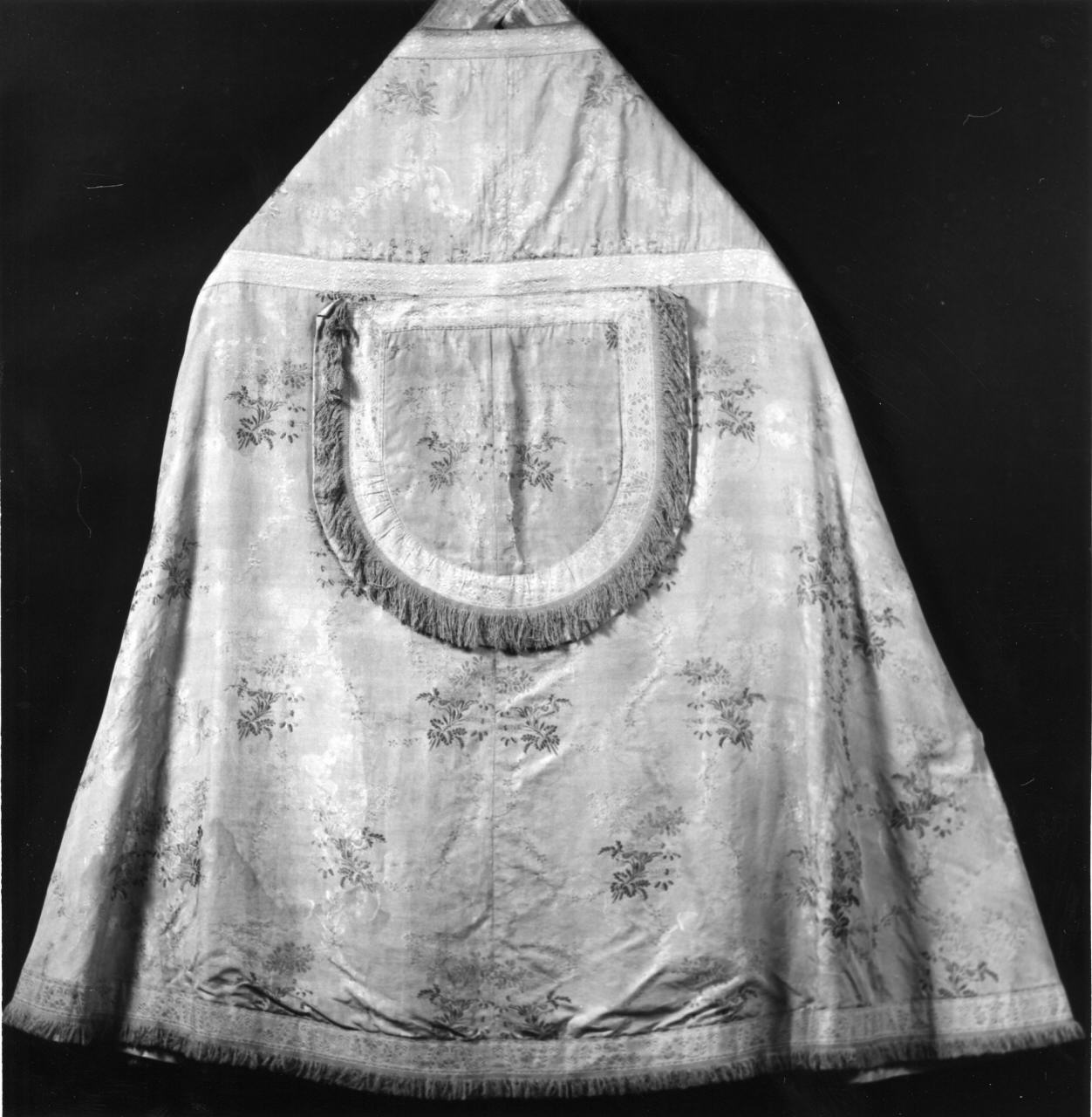 piviale, elemento d'insieme - manifattura italiana (ultimo quarto sec. XVIII)