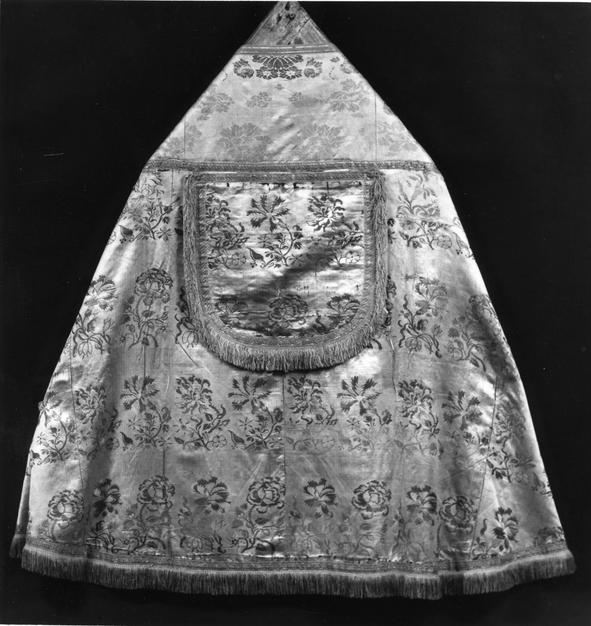 piviale, elemento d'insieme - manifattura toscana (prima metà sec. XVIII)