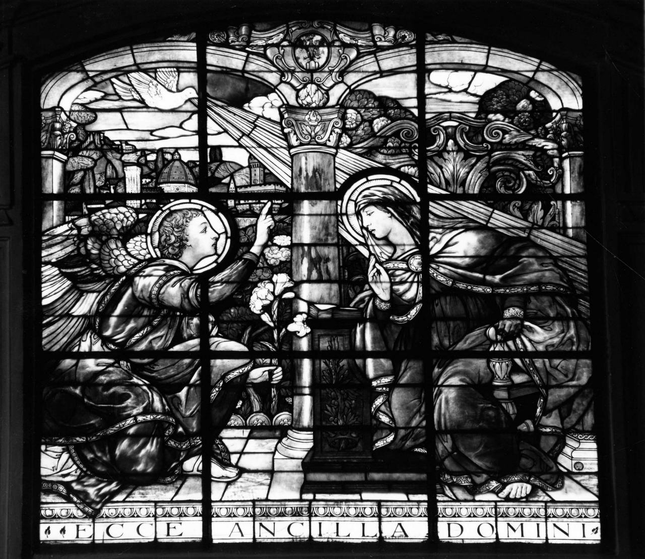 Annunciazione (vetrata) di De Matteis ditta, Giovannozzi Ezio (sec. XX)