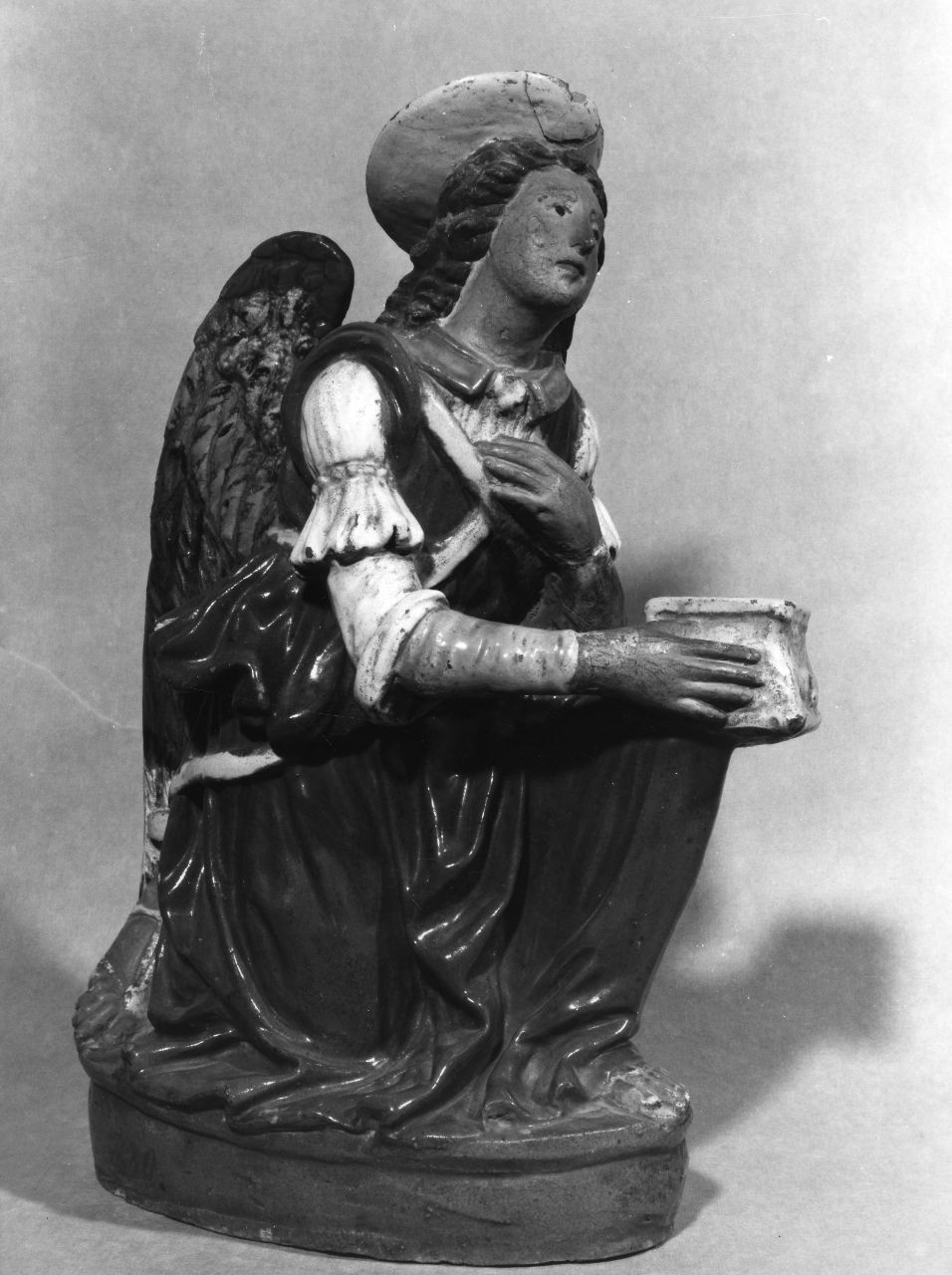 angelo reggicandelabro (candelabro - a statuetta) di Della Robbia Giovanni (bottega) (prima metà sec. XVI)