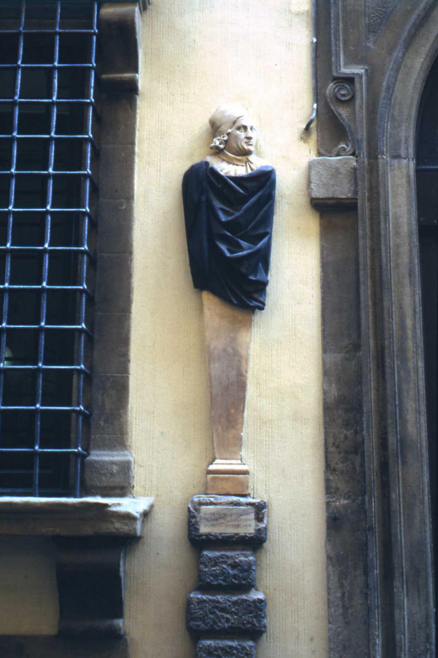 ritratto di Marsilio Ficino (scultura) di Caccini Giovan Battista (fine/inizio secc. XVI/ XVII)