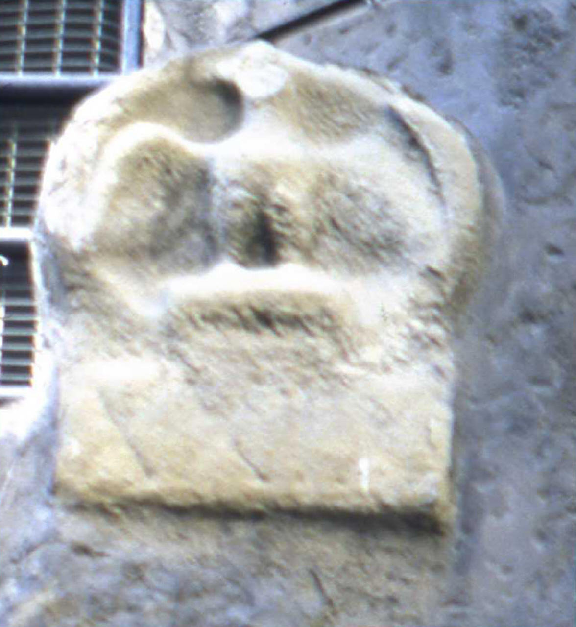 stemma dell'Arte dei Mercanti di Calimala (rilievo) - ambito fiorentino (prima metà sec. XV)