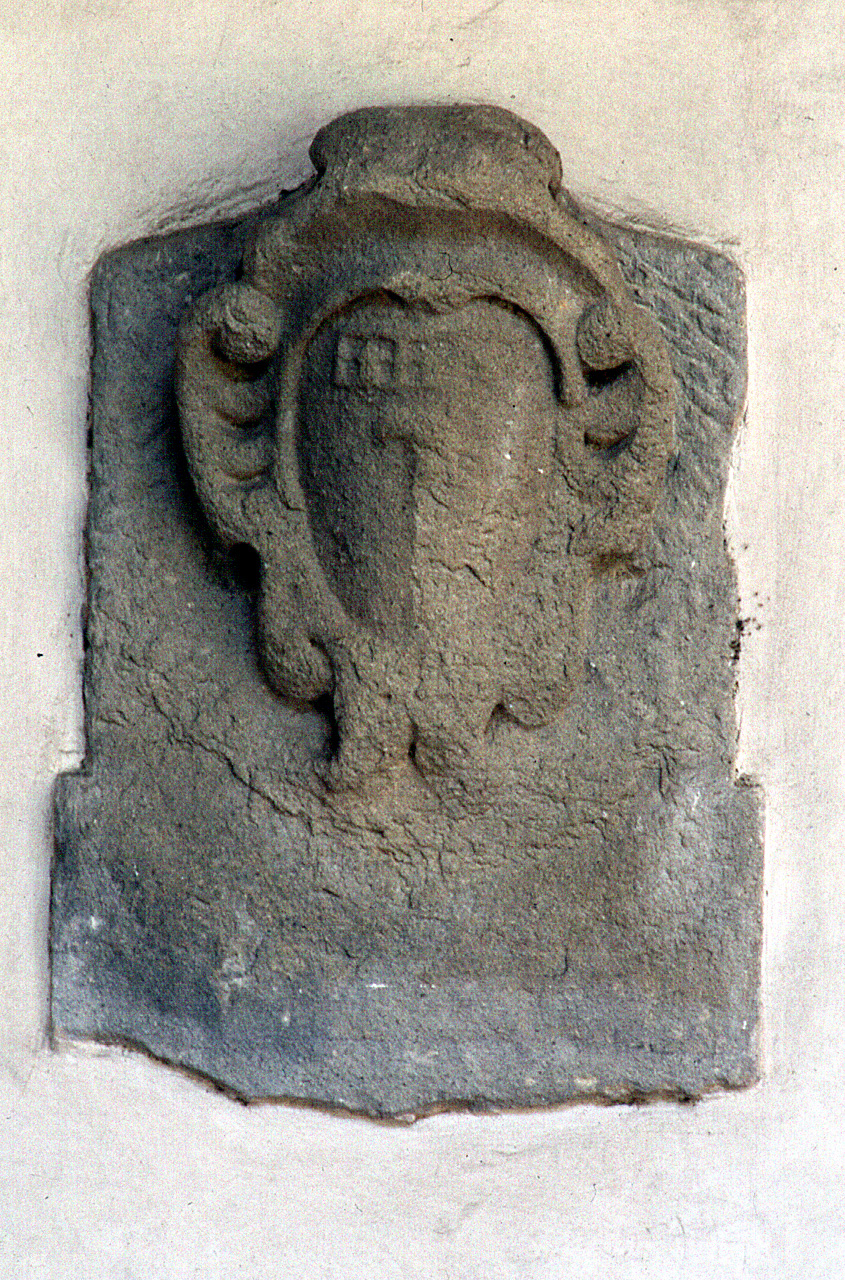 stemma gentilizio della famiglia Ronconi (rilievo) - produzione toscana (secc. XVI/ XVII)