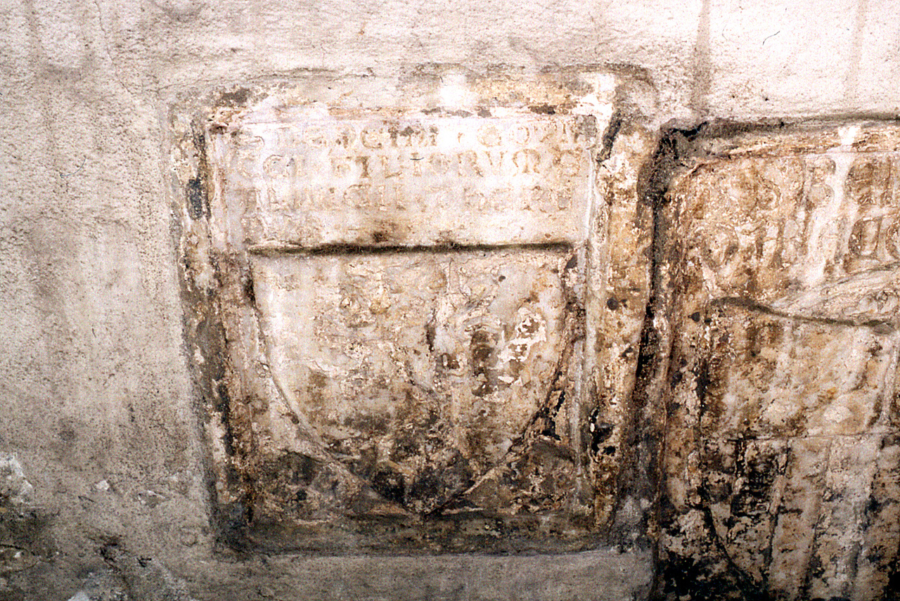 stemma gentilizio (lapide tombale) - produzione toscana (sec. XV)