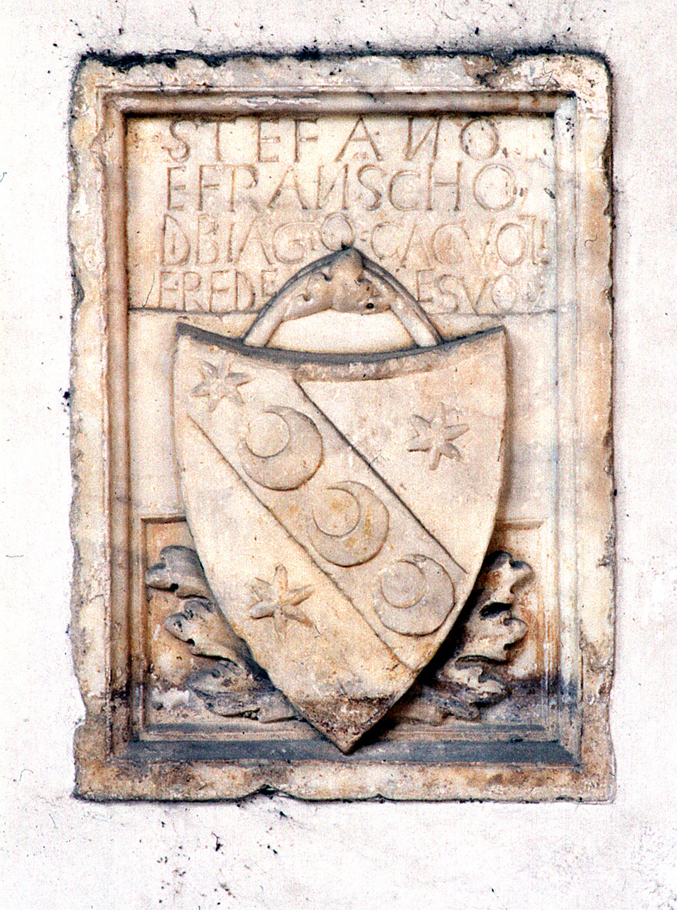 stemma gentilizio della famiglia Caciuoli (lapide tombale) - produzione toscana (sec. XV)