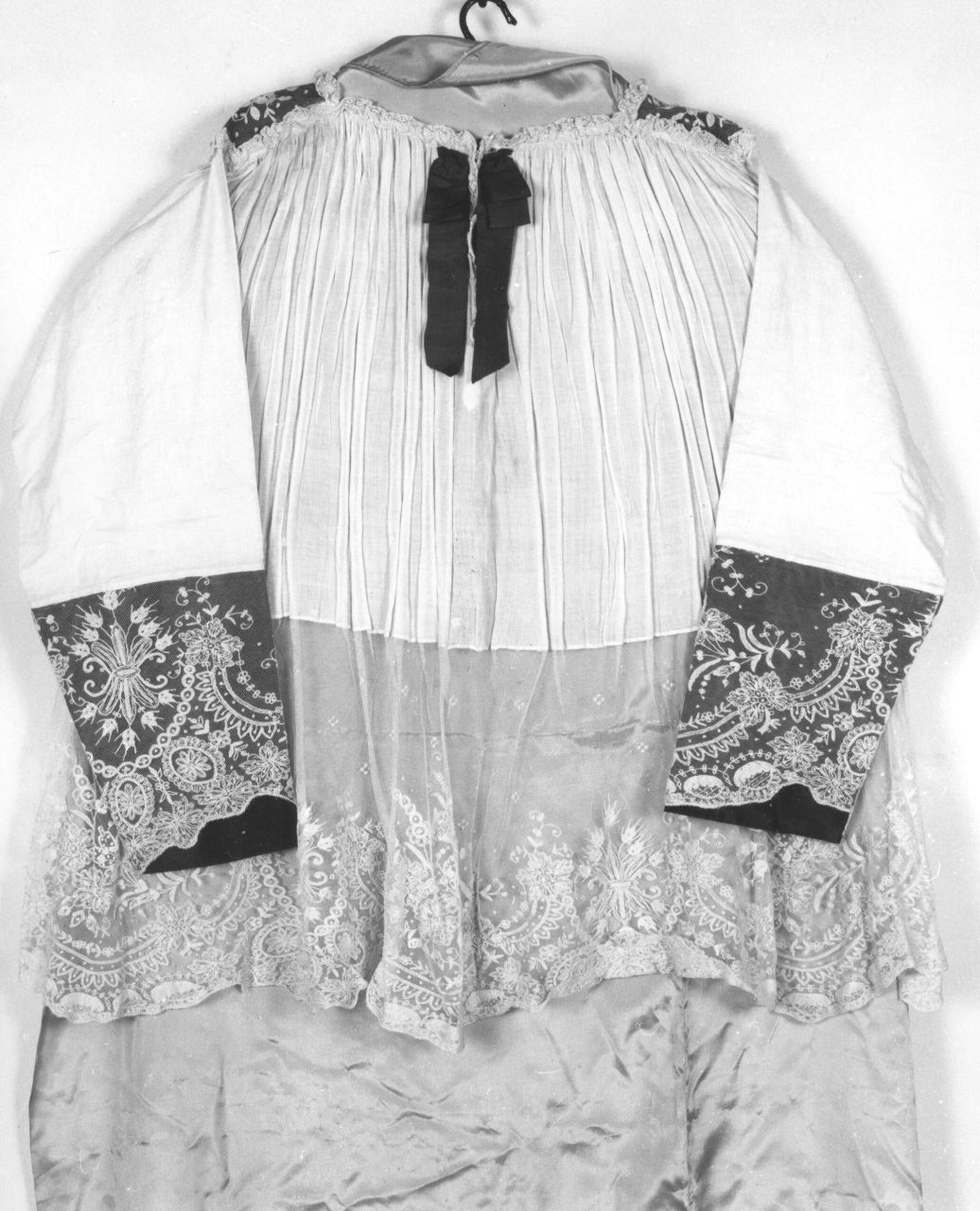 camice - manifattura belga (sec. XIX)