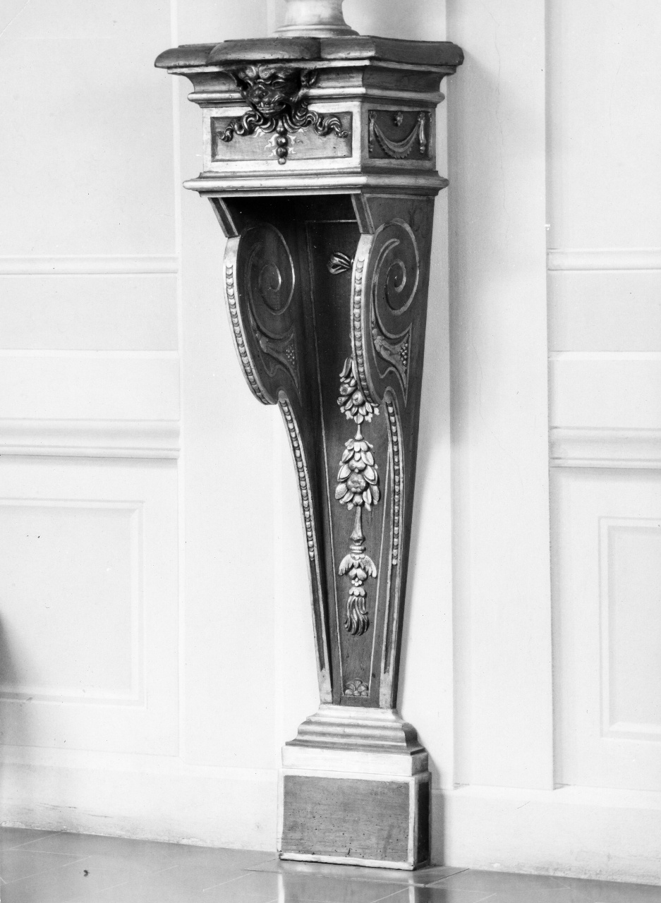 mensolone, serie - bottega fiorentina (seconda metà sec. XVII)