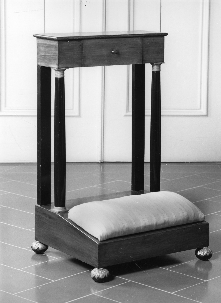 inginocchiatoio - produzione fiorentina (primo quarto sec. XIX)