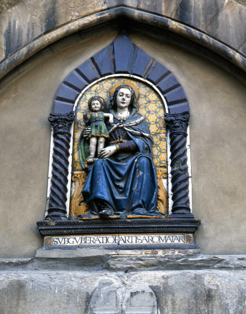 Madonna in trono con Bambino (rilievo) di Della Robbia Giovanni (maniera) (sec. XVI)