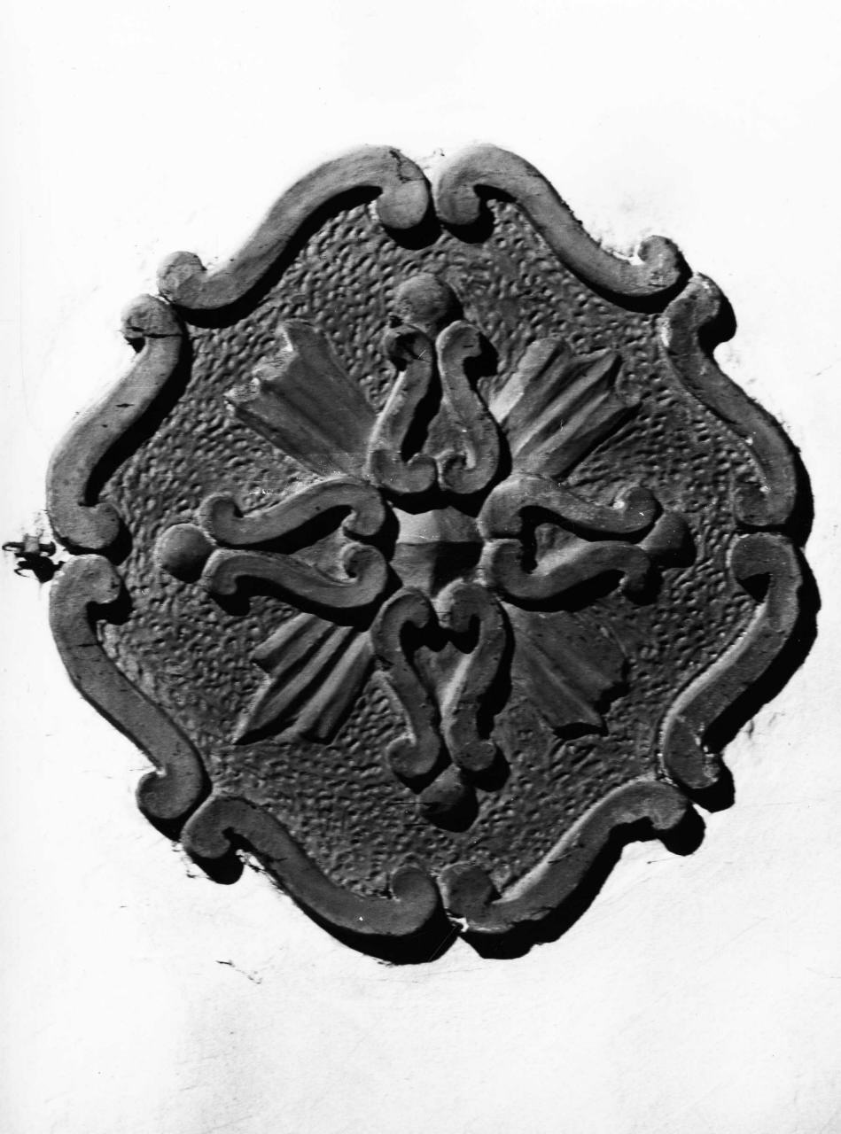 croce (rilievo, serie) - manifattura toscana (inizio sec. XVIII)