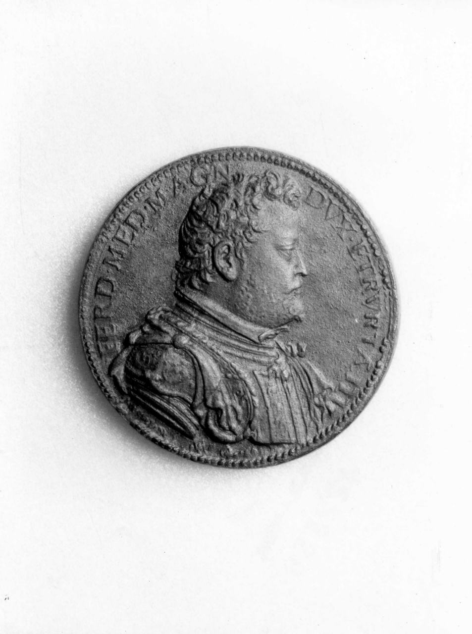 busto ritratto di Ferdinando I de' Medici (medaglia) di Mazzafirri Michele (sec. XVI)