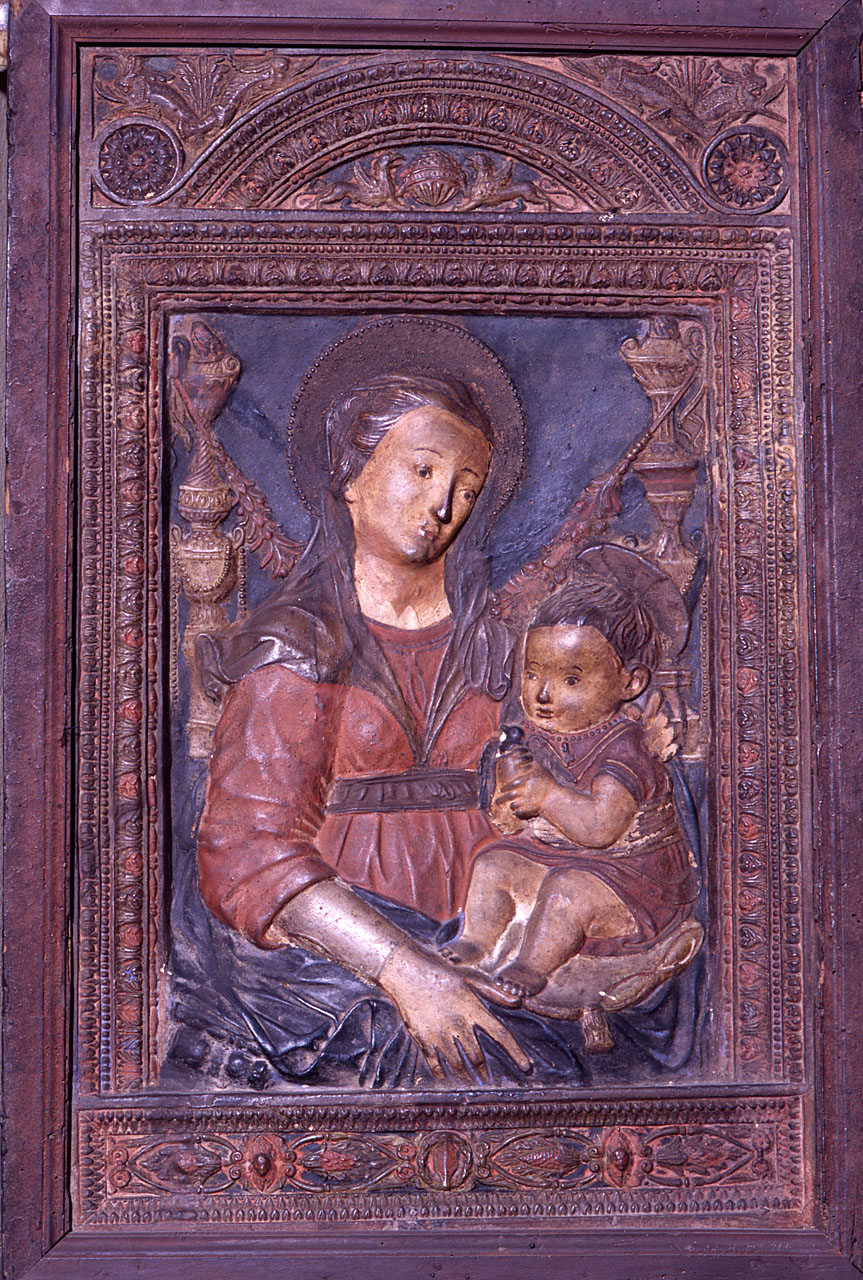 Madonna dei candelabri, Madonna con Bambino (rilievo) - bottega fiorentina (terzo quarto sec. XV)