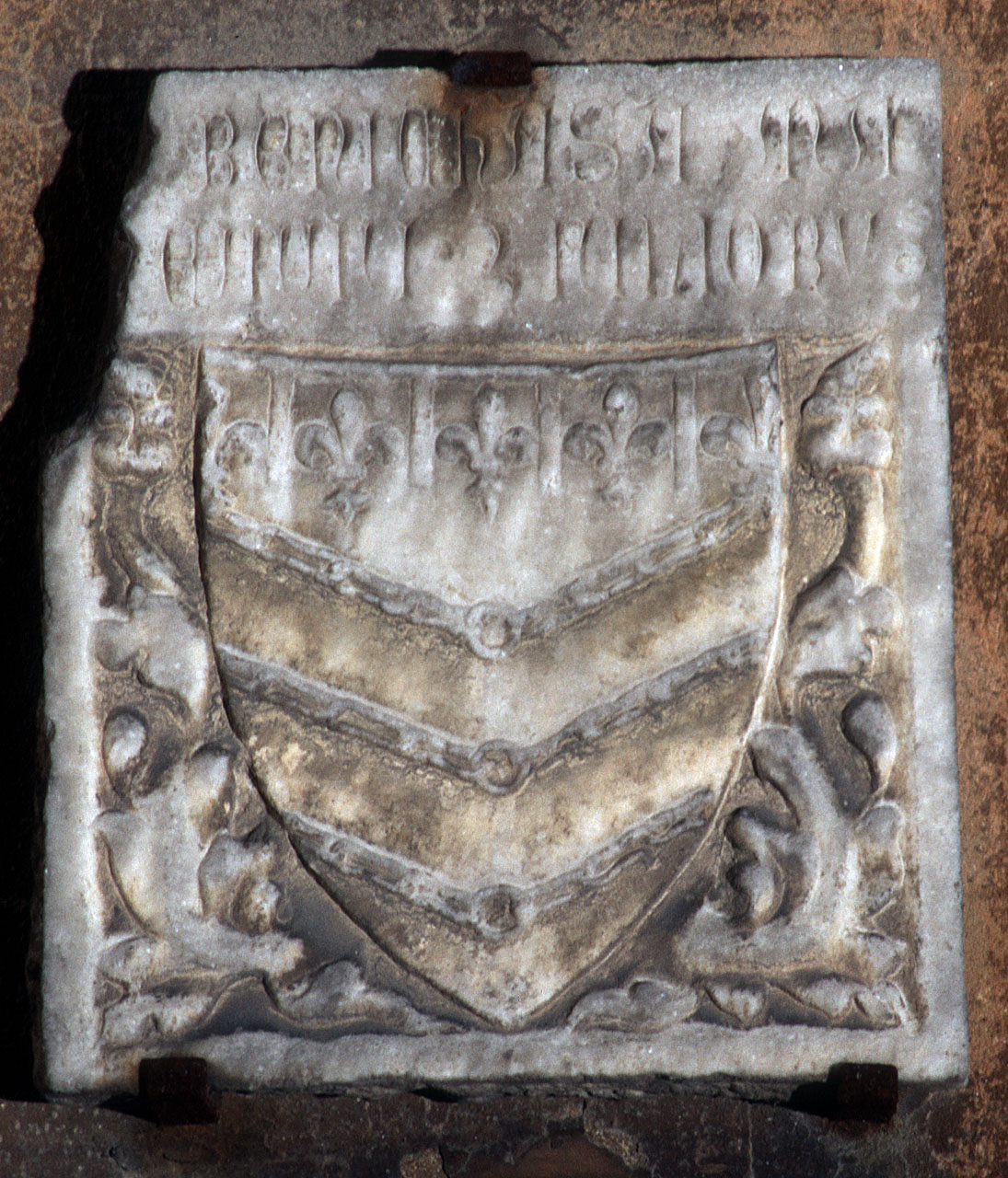 stemma gentilizio della famiglia Benincasa Manetti (rilievo) - produzione italiana (sec. XIV)