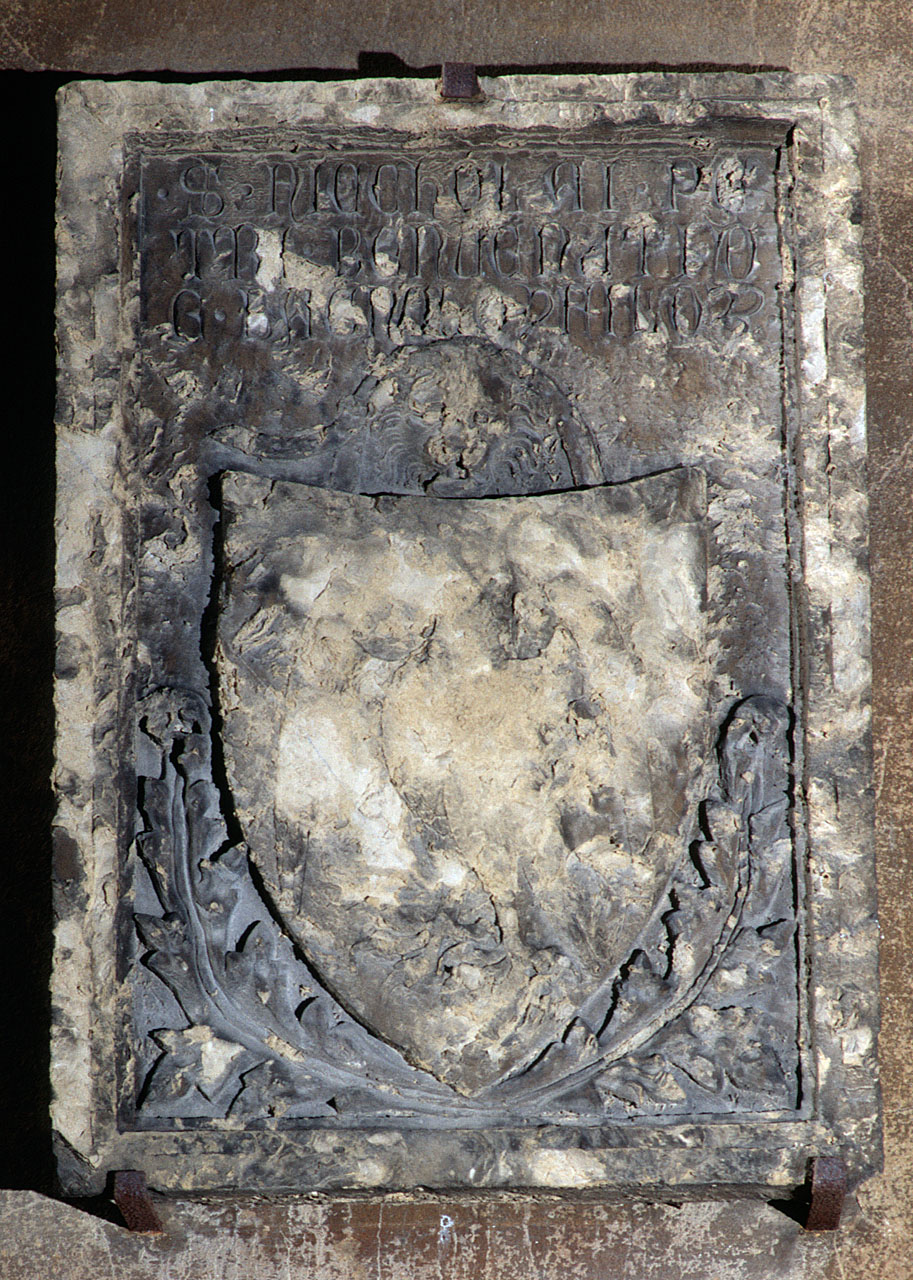 stemma gentilizio della famiglia Benvenuti (lapide tombale) - produzione italiana (sec. XIV)