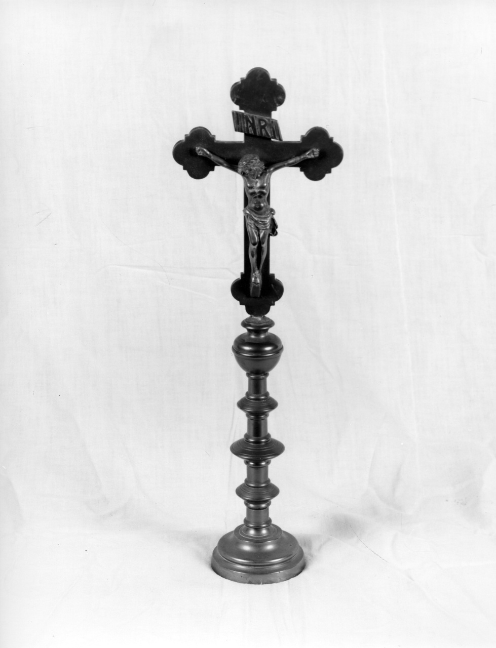 croce d'altare - produzione toscana (sec. XX)