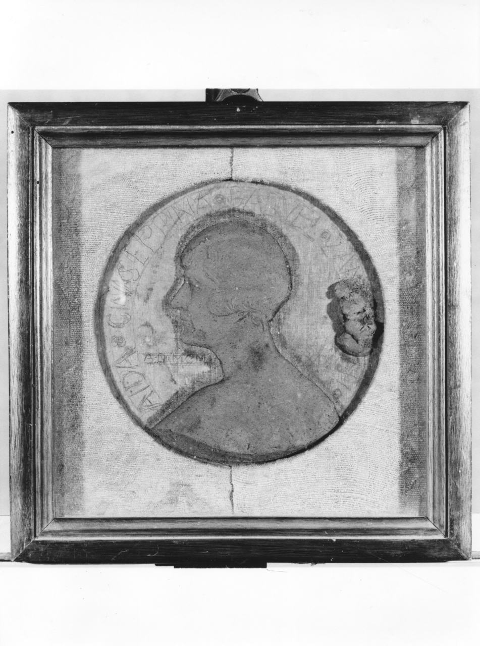 ritratto di donna (medaglione) di Formilli Attilio (sec. XX)