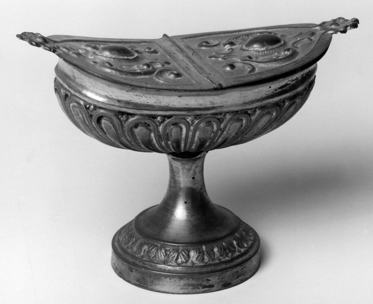 navicella portaincenso - bottega toscana (primo quarto sec. XVIII)