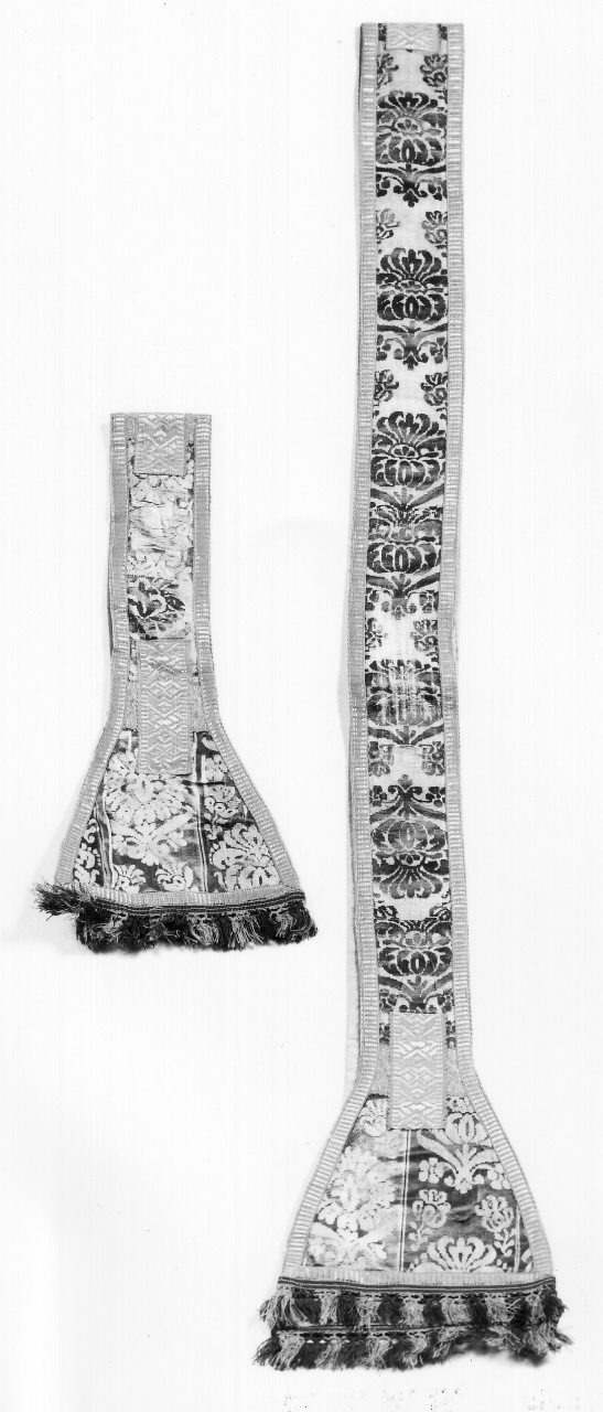 paramento liturgico, frammento - manifattura toscana (prima metà, ultimo quarto sec. XVII, sec. XVIII)