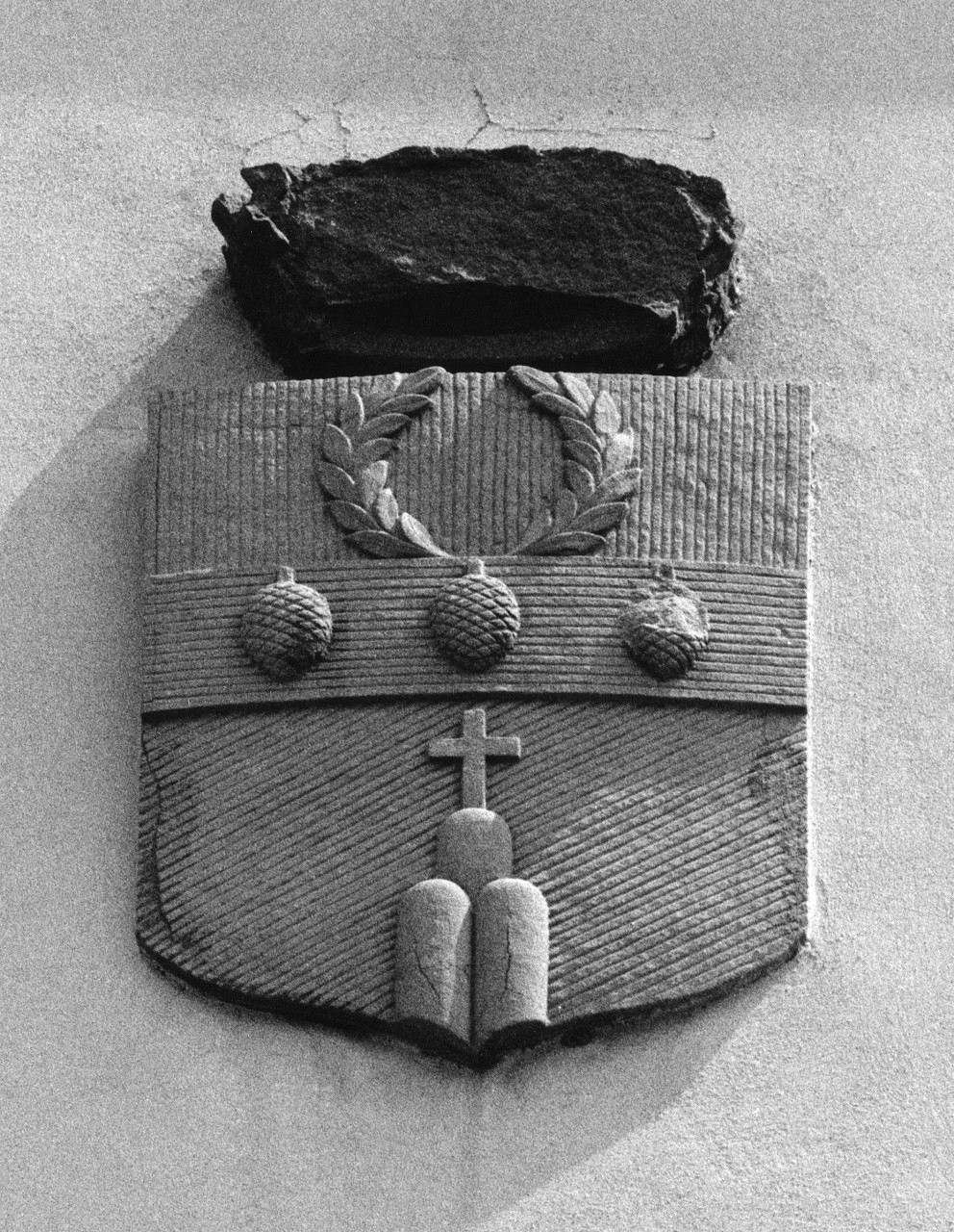 stemma comunale di Impruneta (rilievo) - produzione toscana (metà sec. XX)