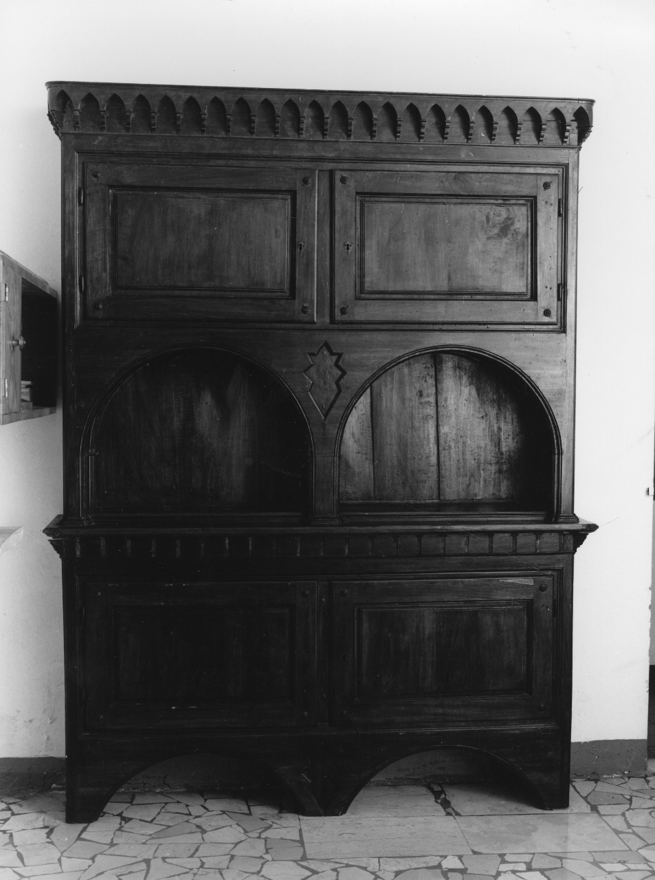 mobile da sacrestia - produzione toscana (prima metà sec. XIX)