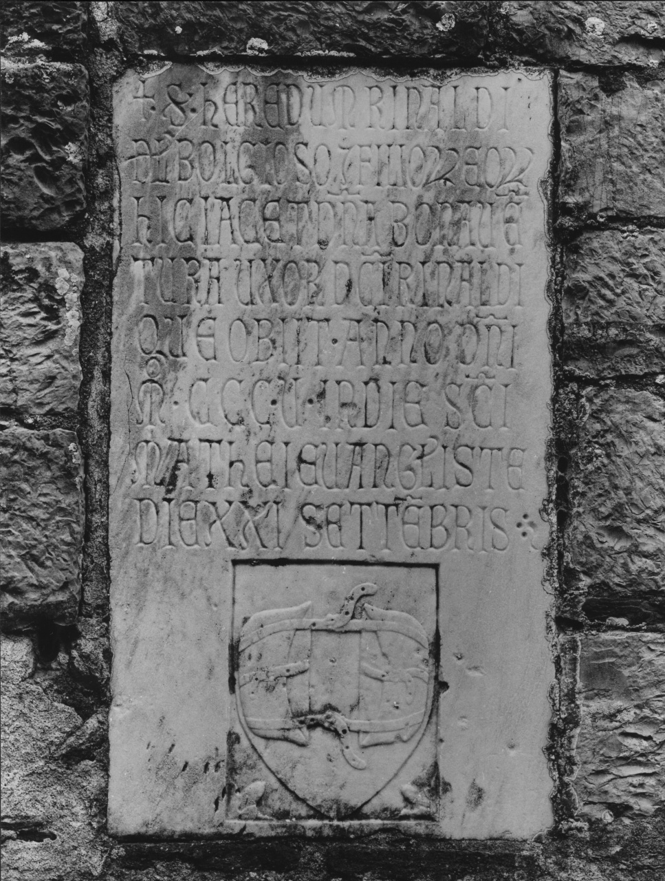 lapide tombale - produzione toscana (sec. XIV)
