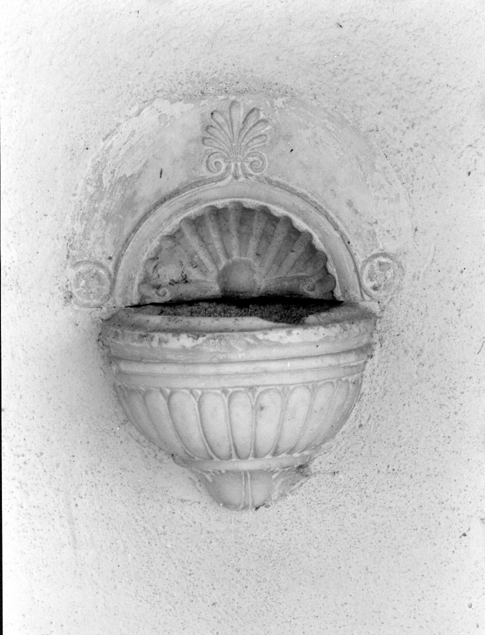 acquasantiera da parete - ambito toscano (seconda metà sec. XVI)