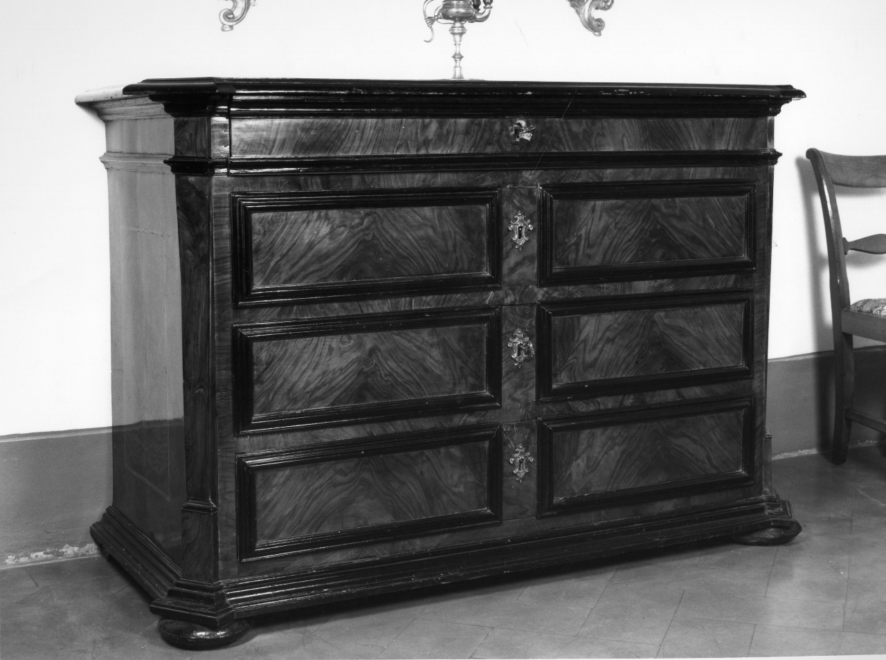 cassettone - produzione italiana (fine/inizio secc. XVII/ XVIII)