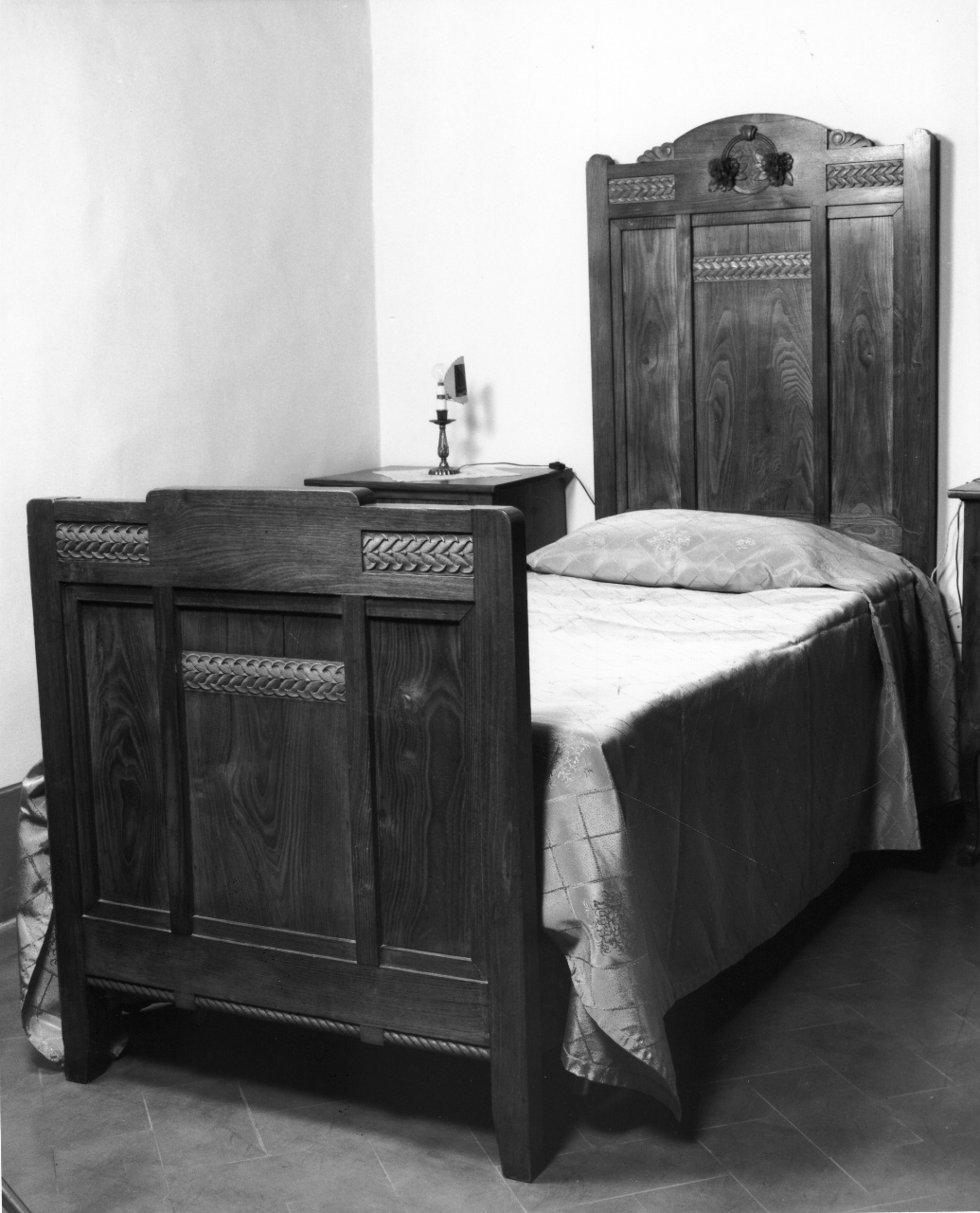 letto, serie - produzione toscana (primo quarto sec. XX)