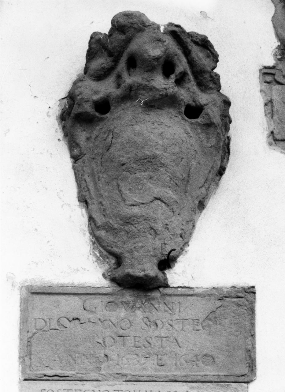 stemma gentilizio (rilievo) - produzione toscana (sec. XVII)