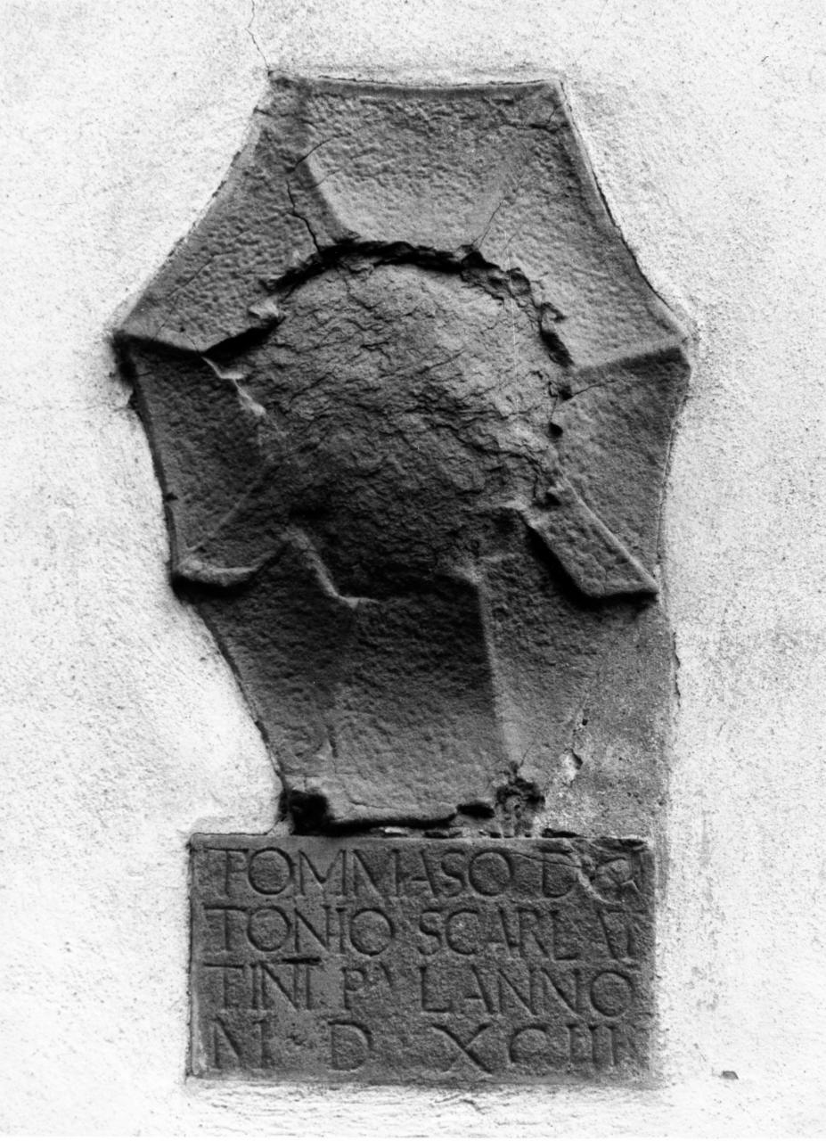 stemma gentilizio di Tommaso di Antonio Scarlattini (rilievo) - produzione toscana (sec. XVI)