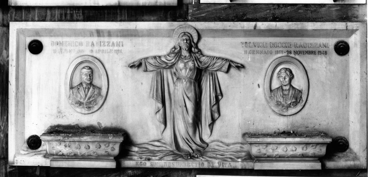 Cristo risorto (lapide tombale) di Bastiani Ildebrando (sec. XX)