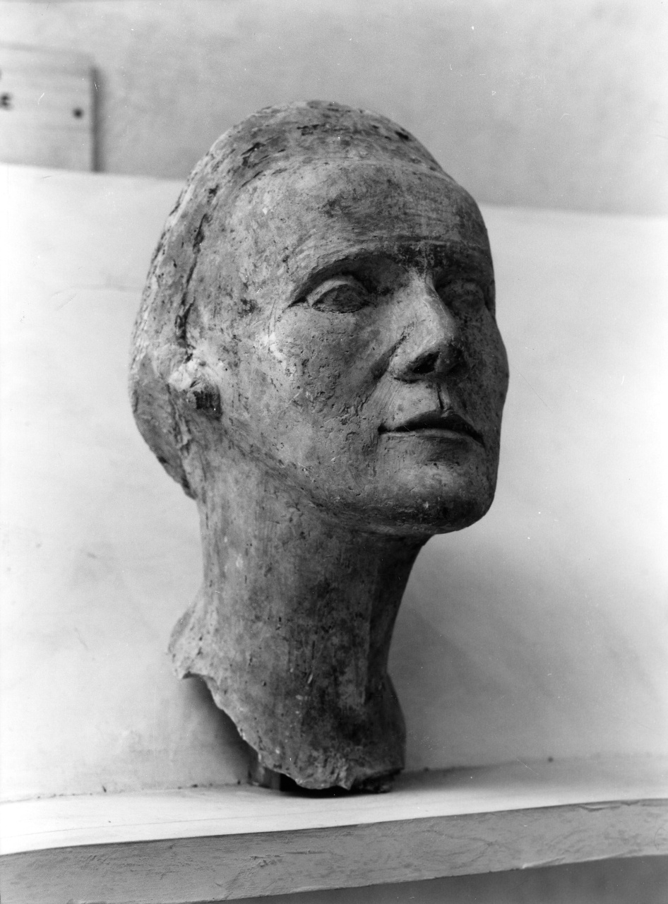 ritratto femminile, testa di donna (scultura) di Marini Marino (sec. XX)