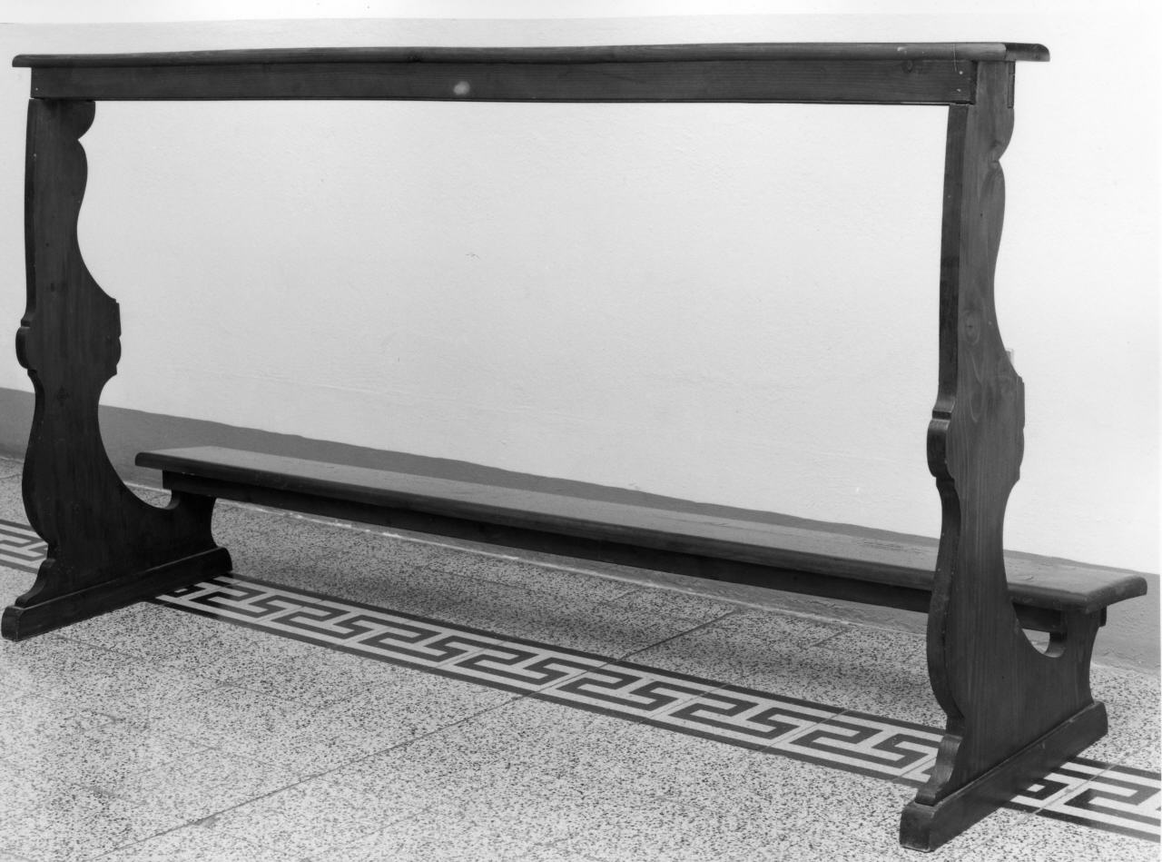 inginocchiatoio, serie - produzione toscana (secondo quarto sec. XX)