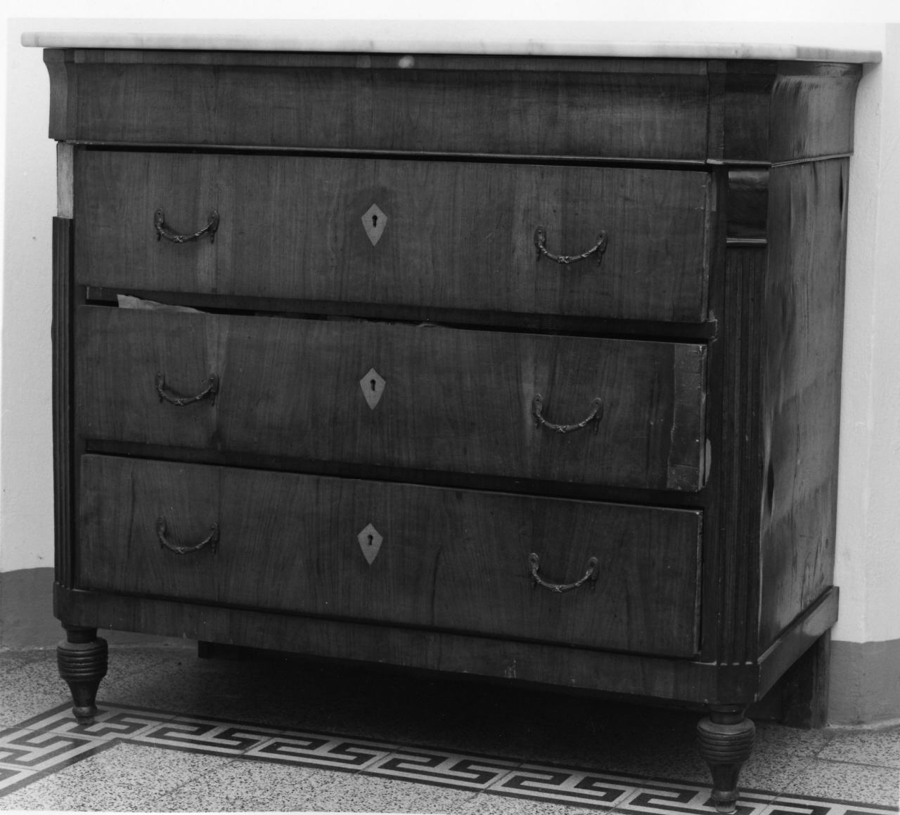 cassettone - produzione toscana (sec. XIX)