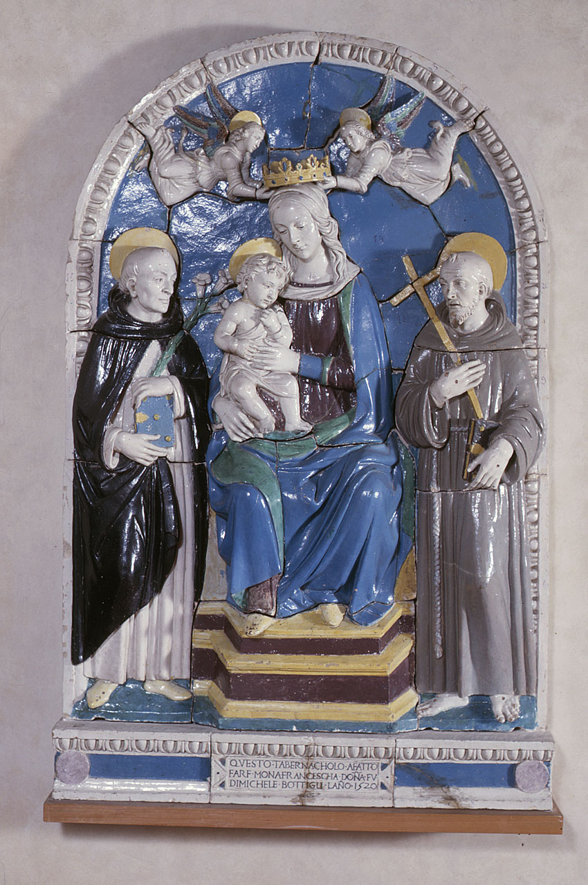 Madonna con Bambino incoronata da angeli con San Francesco d'Assisi e San Domenico (rilievo) di Buglioni Benedetto (attribuito) (primo quarto sec. XVI) 