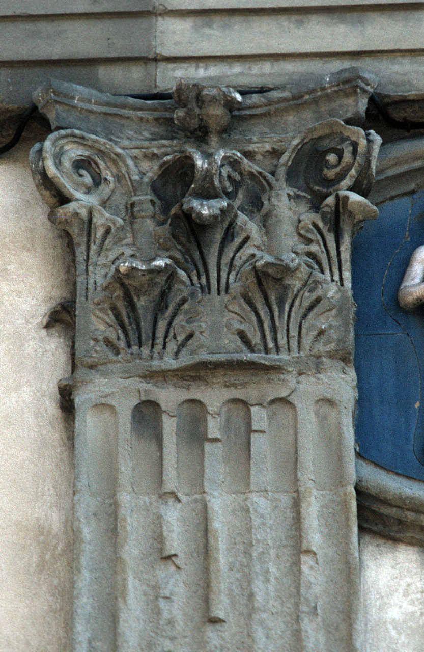 capitello di lesena, serie di Brunelleschi Filippo (attribuito), Betto d'Antonio (attribuito), Albizo di Piero (bottega) (sec. XV)