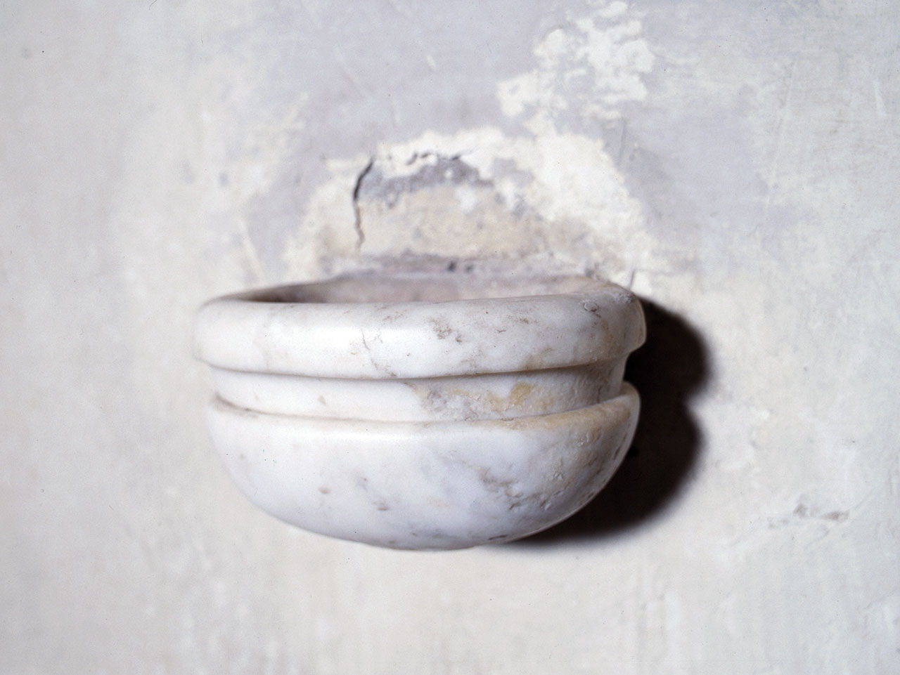 acquasantiera da parete - bottega fiorentina (sec. XVI)