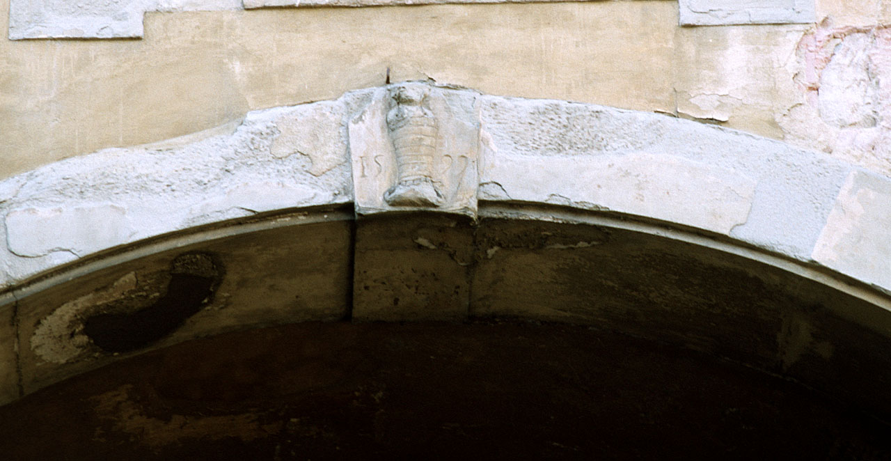stemma gentilizio dell'Ospedale degli Innocenti (rilievo) - bottega fiorentina (fine sec. XVI)