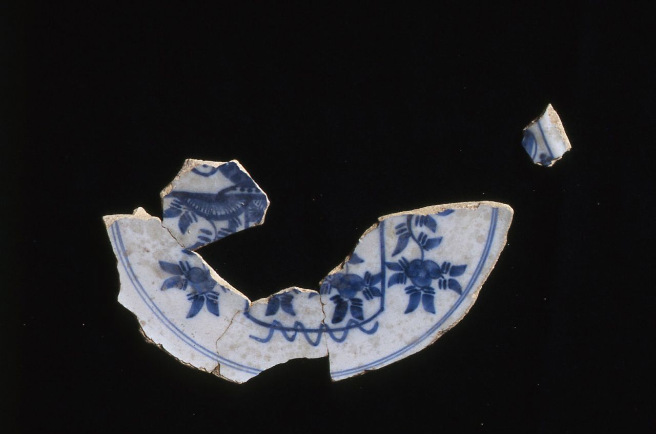 motivo decorativo floreale (piatto, frammento) - manifattura fiorentina (sec. XV)