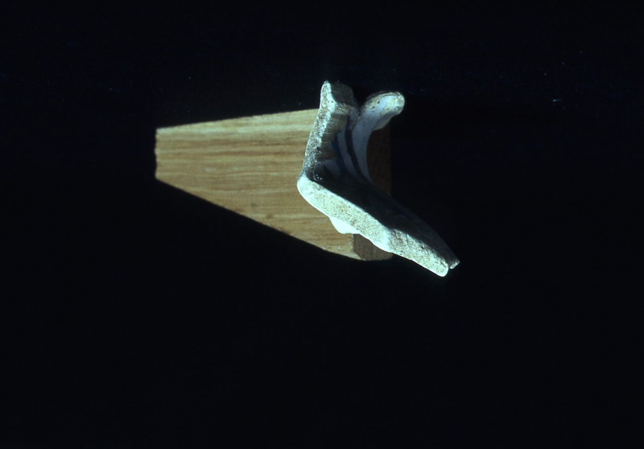 vaso, frammento - manifattura fiorentina (secc. XIV/ XV)