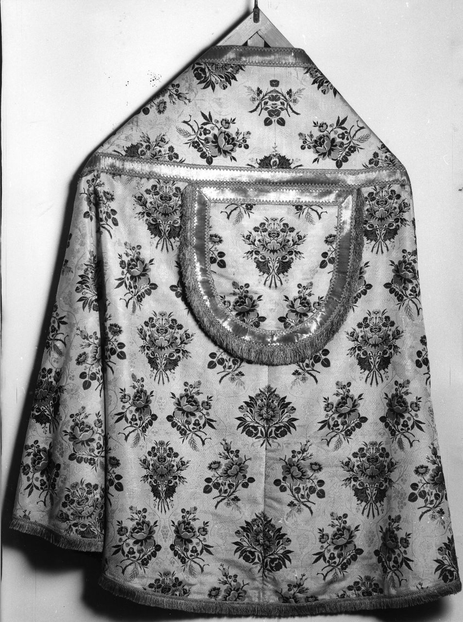 piviale - manifattura italo-francese (sec. XVIII)