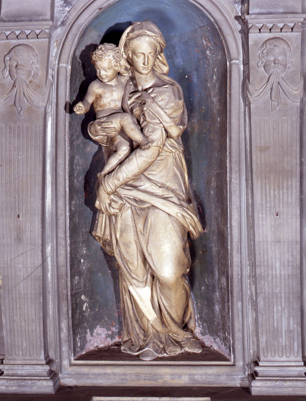 Madonna con Bambino (scultura) di Camilliani Camillo (attribuito) (terzo quarto sec. XVI)