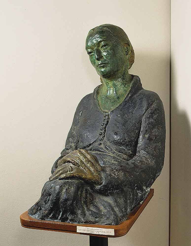 Ritratto della signora Della Ragione madre, ritratto della madre di Alberto della Ragione (scultura) di Raphael de Simon Mafai Antonietta (sec. XX)