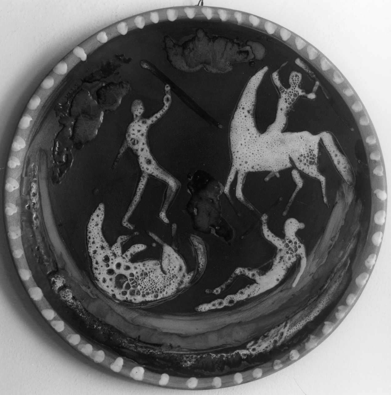 figure con cavalli (piatto) di D'Amico Stefano (sec. XX)