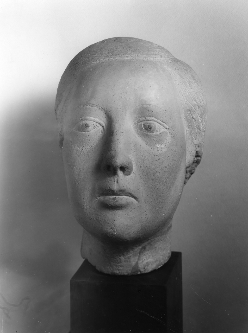Testa di donna/ Ritratto della Signora Verga, testa di donna (scultura) di Marini Marino (sec. XX)