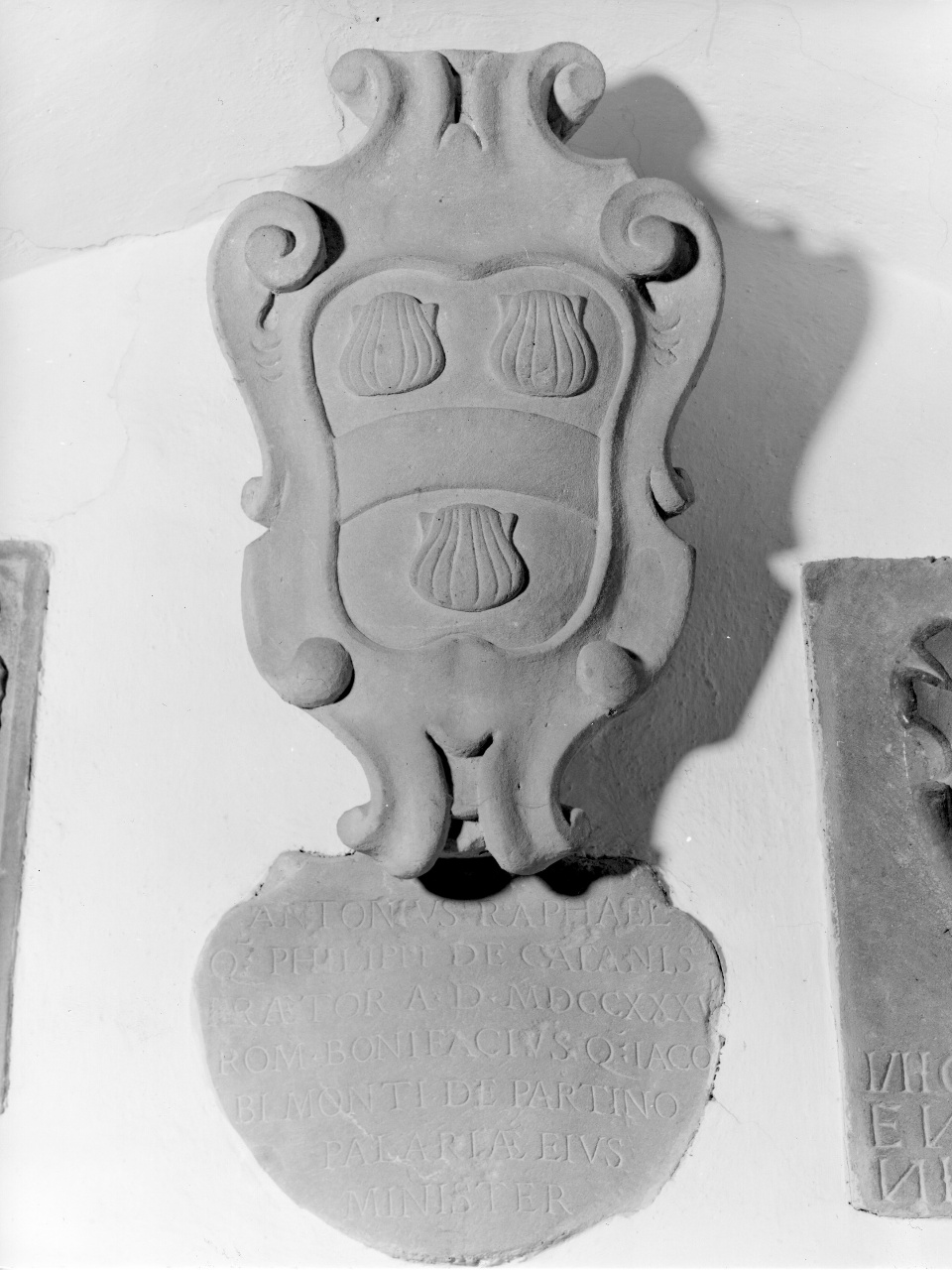 stemma gentilizio (rilievo) - produzione toscana (sec. XVIII)