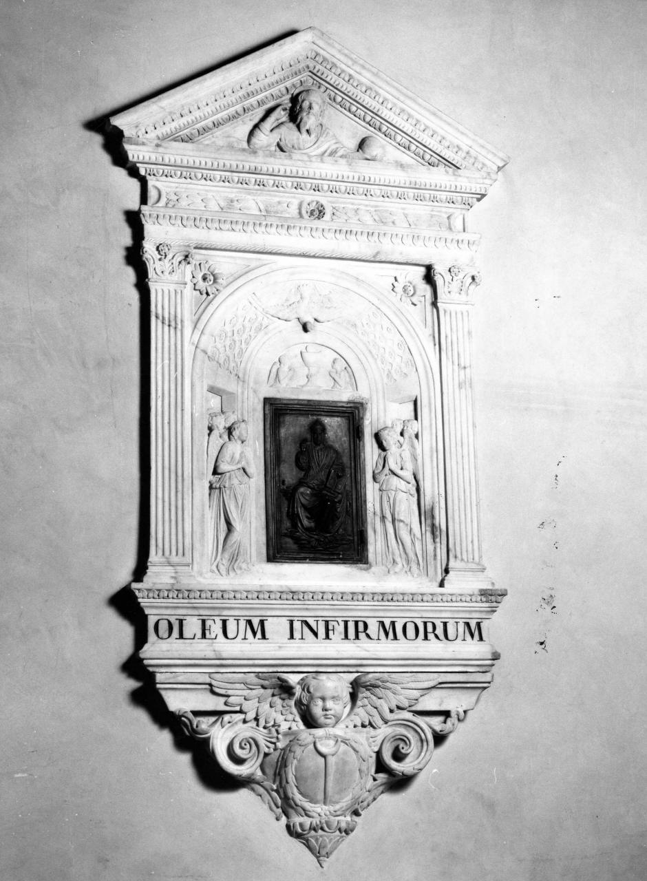 Dio Padre benedicente con angeli, calice eucaristico e colomba dello Spirito Santo (tabernacolo - a frontale architettonico) di Rossellino Bernardo (sec. XV)
