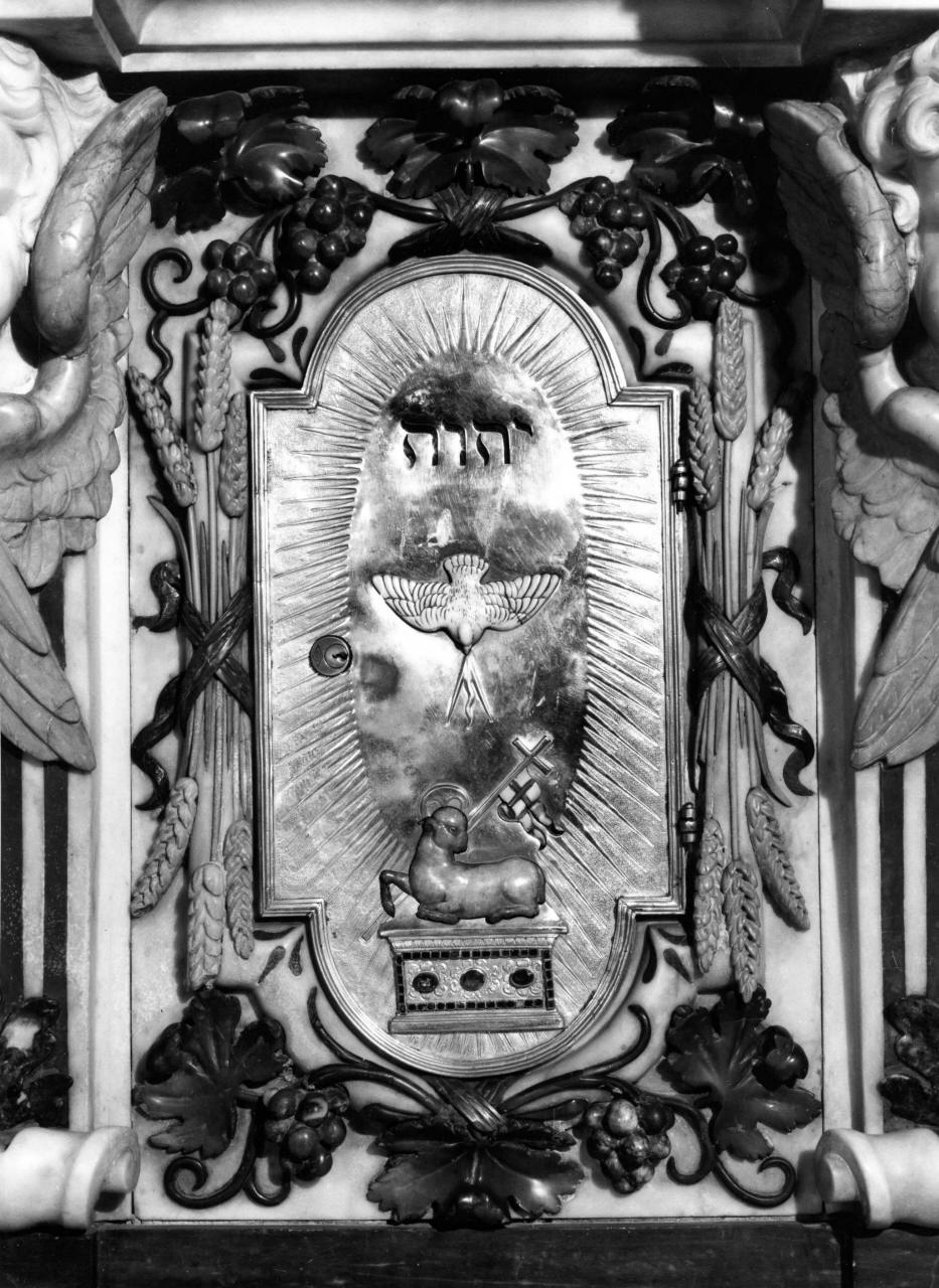 ara con agnello mistico e colomba dello Spirito Santo (sportello di tabernacolo) di Balatri Giovanni Battista, Pieratti Giovan Battista (sec. XVII)