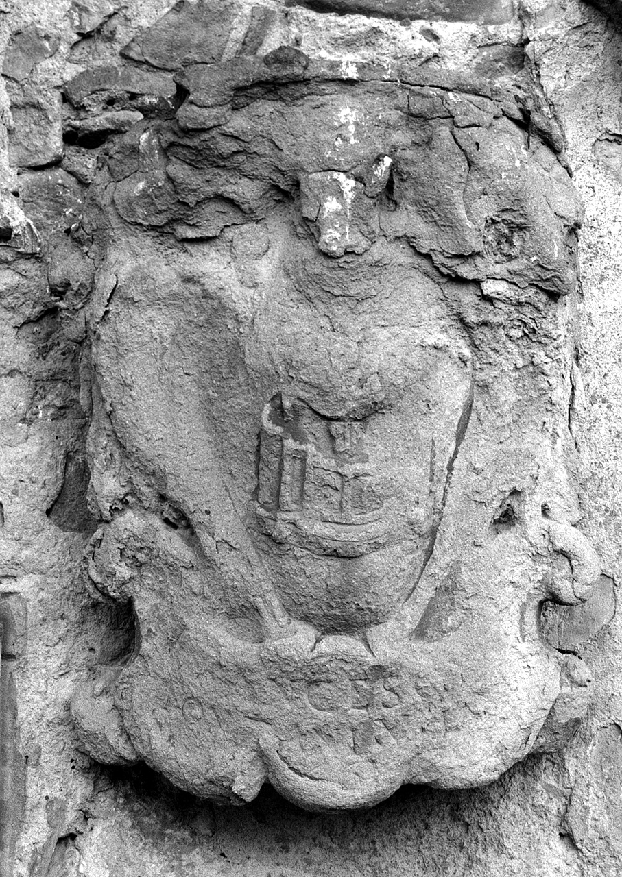 stemma gentilizio (rilievo) - ambito toscano (sec. XVII)