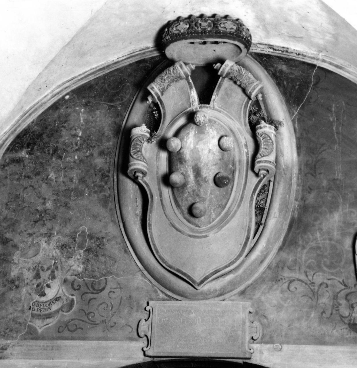 stemma gentilizio della famiglia Medici (scultura) - ambito toscano (sec. XVI)